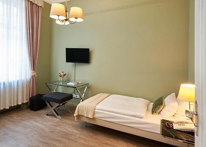 Monopol - Station Hotel