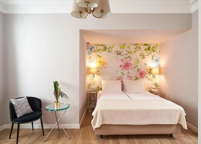 Hotel Monopol - Station 4*