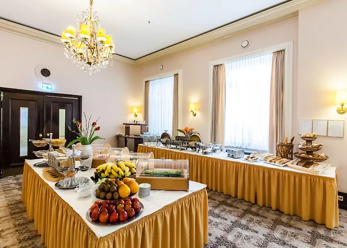 Hotel Monopol - Station 4*