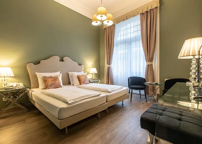 Hotel Monopol - Station 4*
