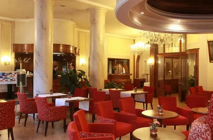 Hotel Monopol - Station 4*